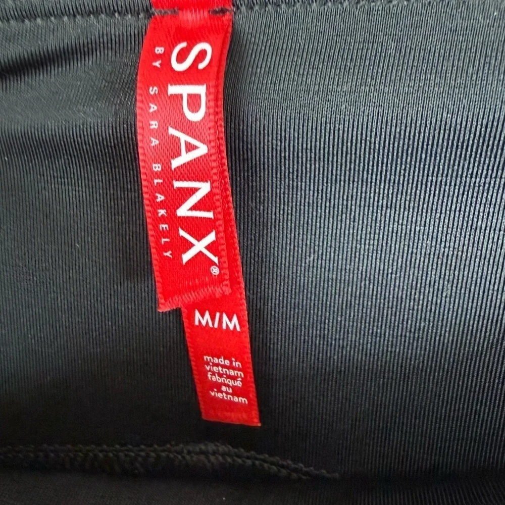 New SPANX Faux Leather Snake Shine Leggings Grey NWT Casual Women’s Medium